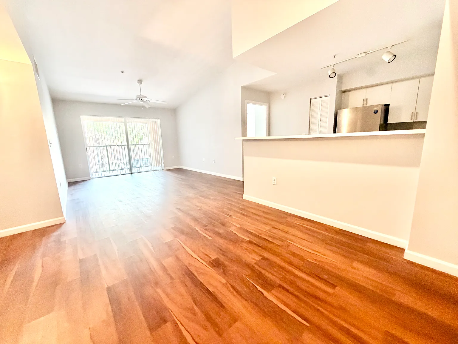 2 bed, 967 sqft, $2,250 — Photo 3