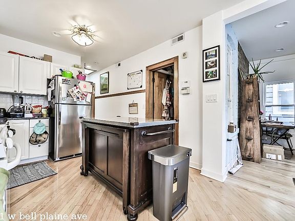 4th image of 2451 W Belle Plaine Ave #316