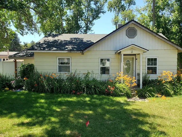 802 Broadway St — Photo 2