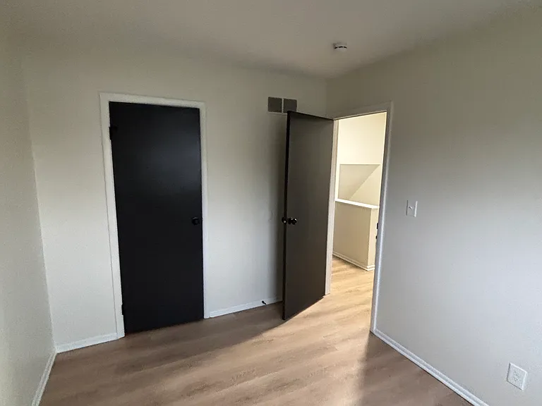 370-376 Woodland Ave #370-376 — Photo 8