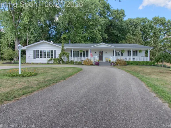 1500 Duff Ln, Milford, MI 48381