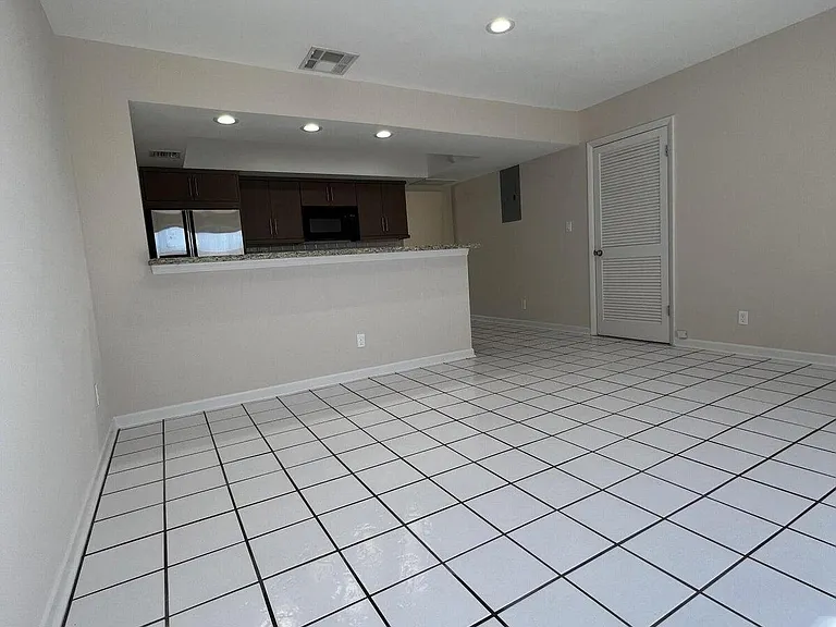 499 W Conference Dr — Photo 20