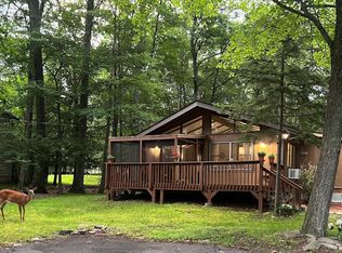 214 E Lake Dr, Milford, PA 18337