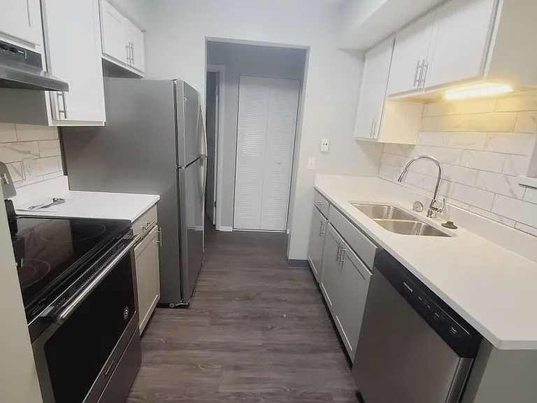 Sugarbush Apartments — Photo 95