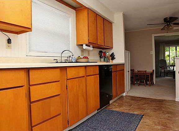 3rd image of 833 Pine St