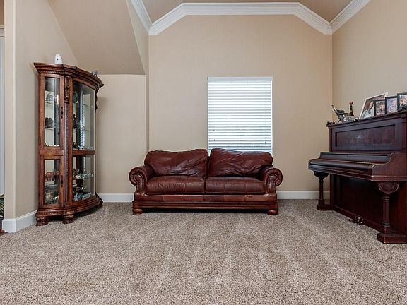 3rd image of 622 Green Apple Dr