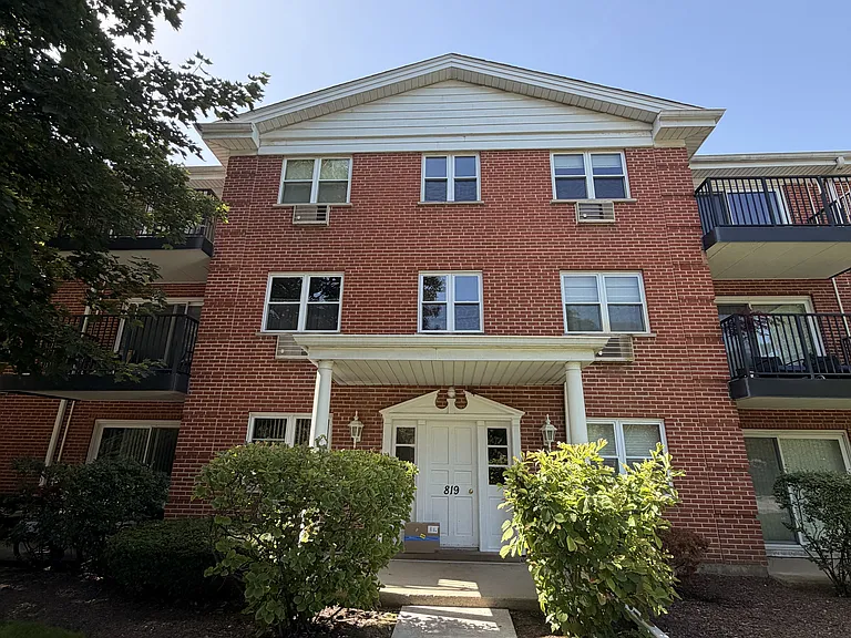 819 E Miner St #3C — Photo 1