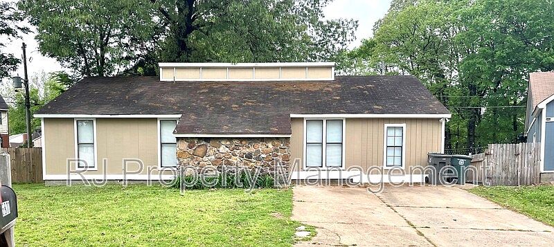 1st image of 5811 Jardin Pl