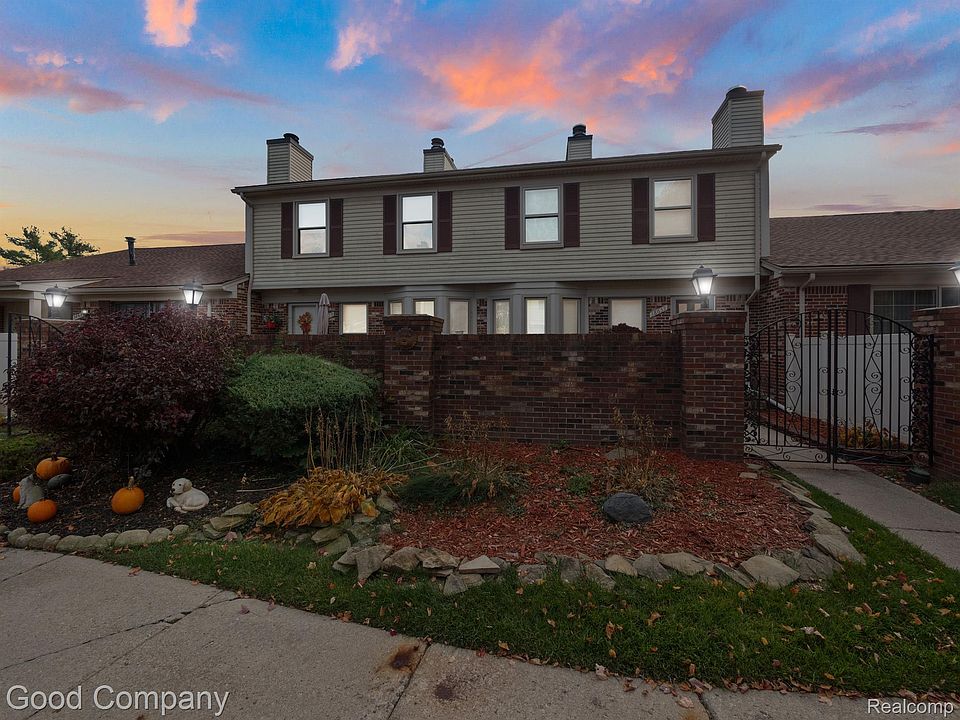 1st image of 38633 Golfview Dr W