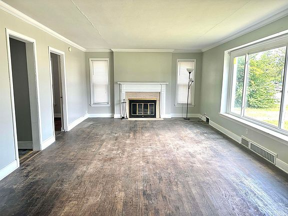 3rd image of 309 N Tillotson Ave