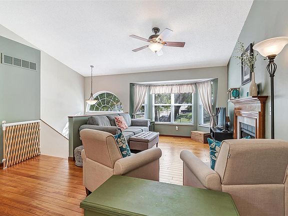 3rd image of 219 Wynstay Ave