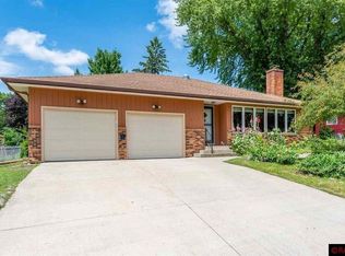 211 Clover Ln, Mankato, MN 56001