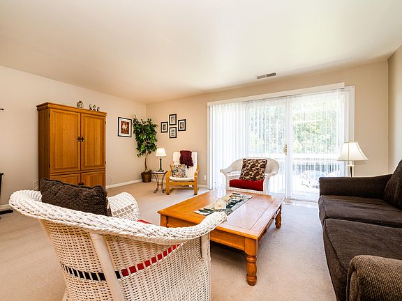 5th image of 3626 Lakeshore Dr #114-K5