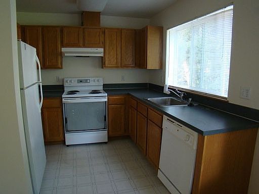 4th image of 1550 NW 51st St APT 3