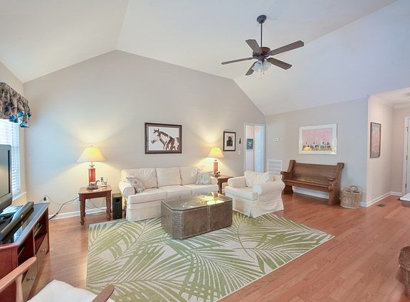 3rd image of 866 Watsonia Dr