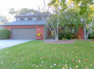 8404 Autumn Dr, Woodridge, IL 60517