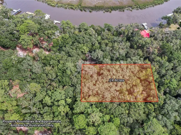 20 & 21 Riverside Dr, Darien, GA 31305