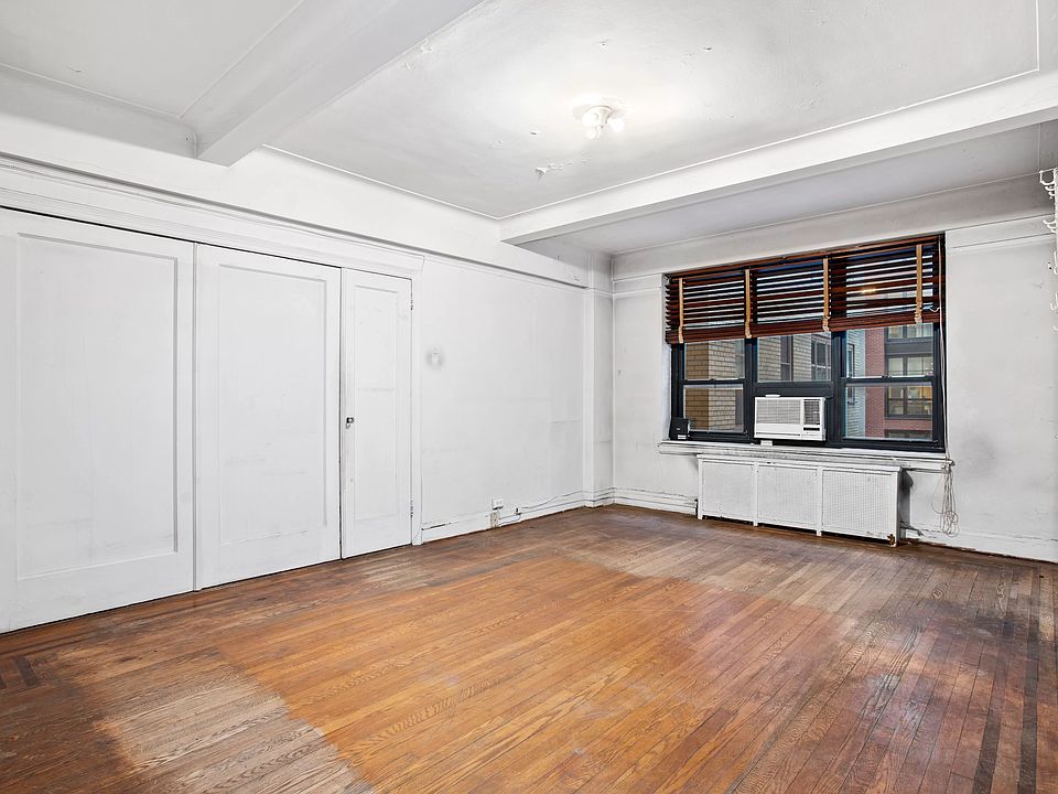 1st image of 235 E 22nd St APT 4V