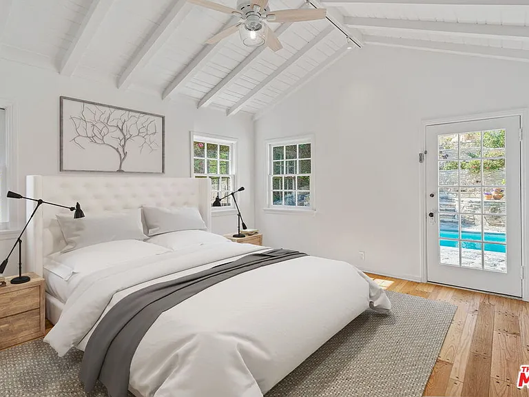 10527 Le Conte Ave — Photo 26