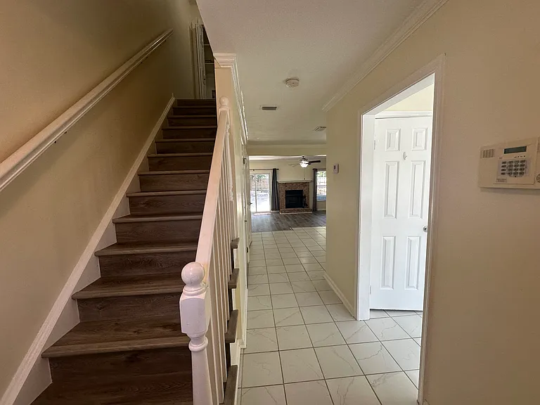 5632 Campus Dr — Photo 2