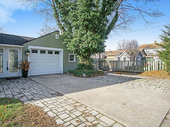 3rd image of 951 Pennoyer Ave