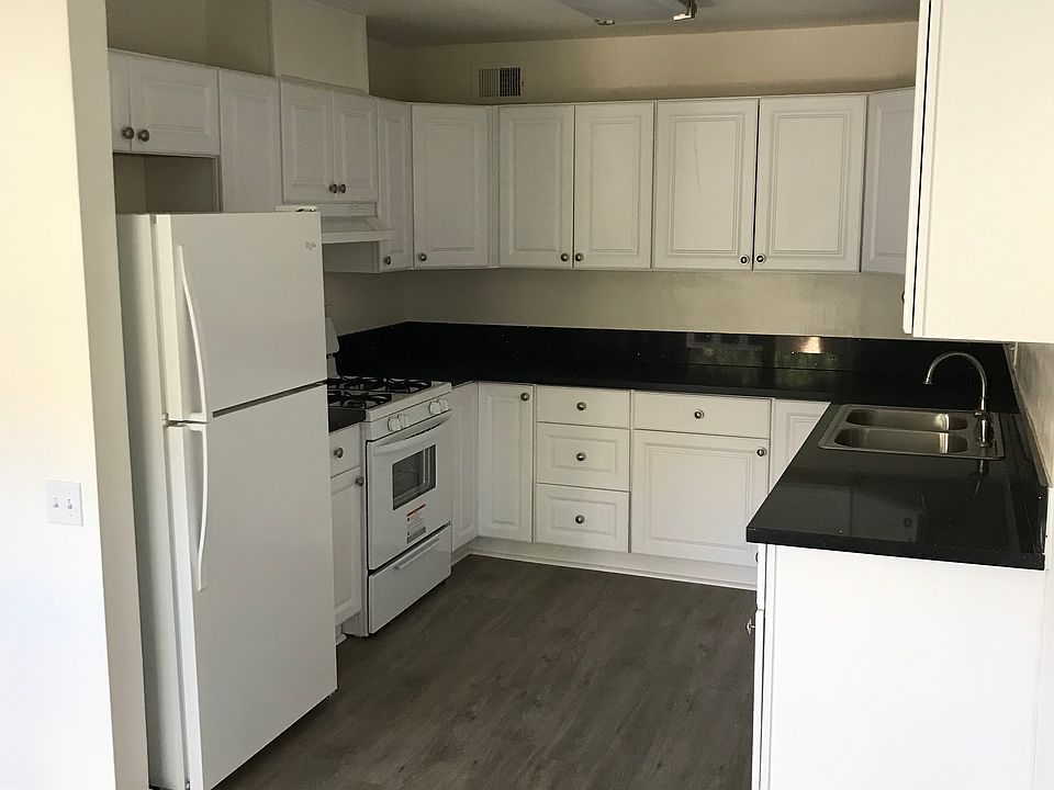 1st image of 1014-1 W Huntington Dr #21