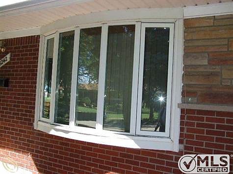 LR BAY WINDOW