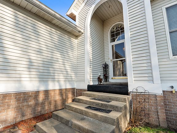 3rd image of 683 Parkside Dr