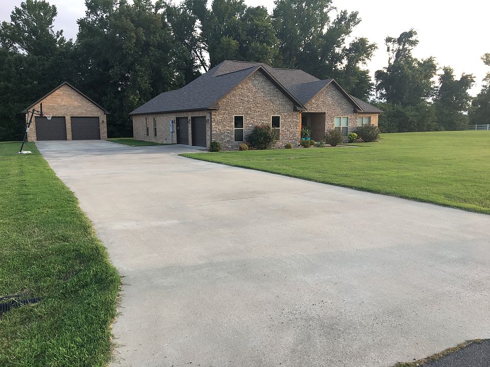 1st image of 6 Valley Meadows Dr