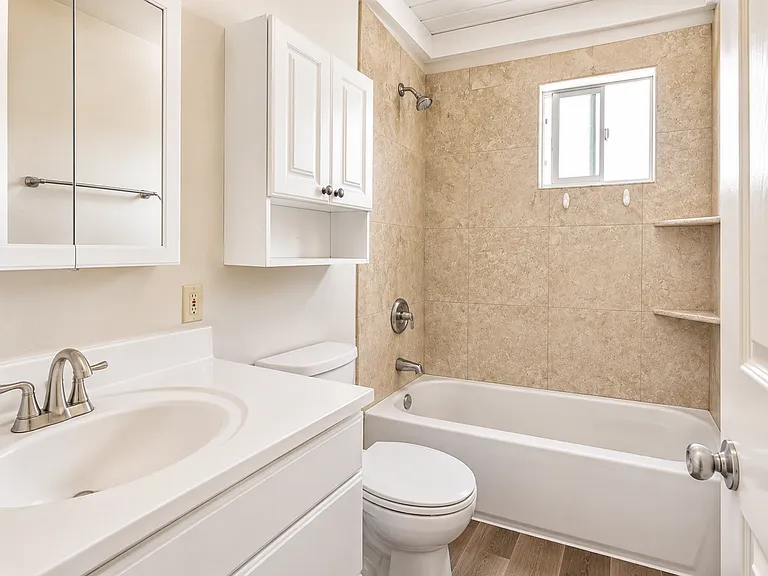 917 Emerald St #917.5 — Photo 2