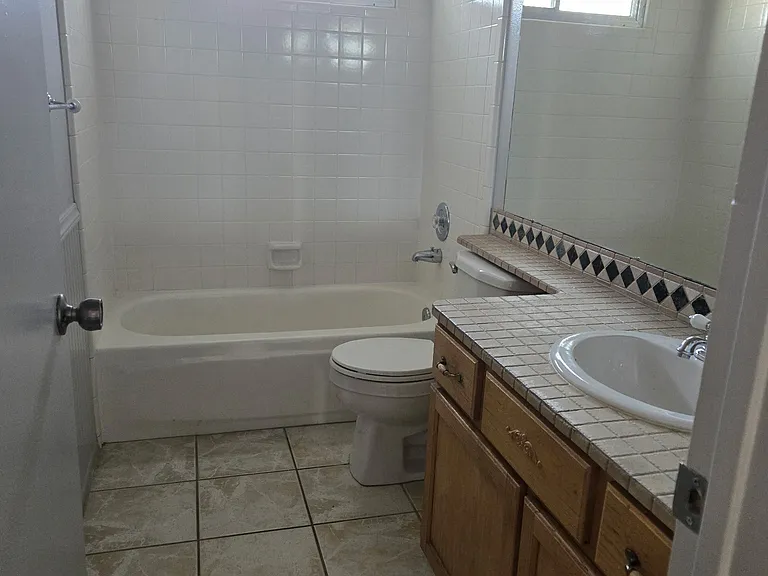 MAIN BATHROOM