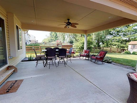 3rd image of 10568 Pepperwood Dr