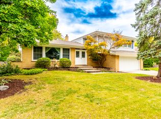 2002 N Eastwood Dr, Arlington Heights, IL 60004