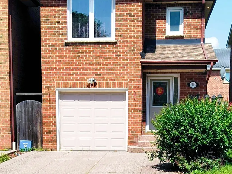 1005 Lucerne Cres — Photo 1