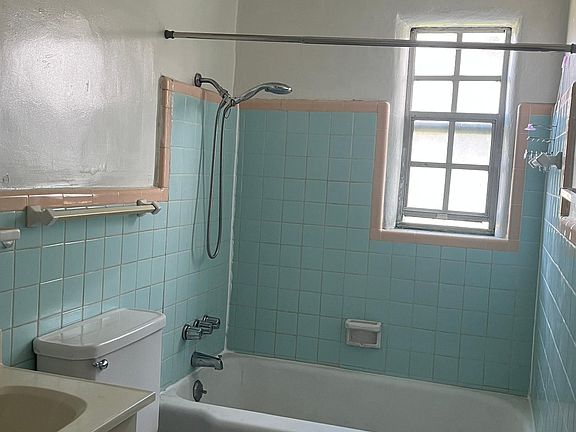 5th image of 5110 SE 110th St APT A
