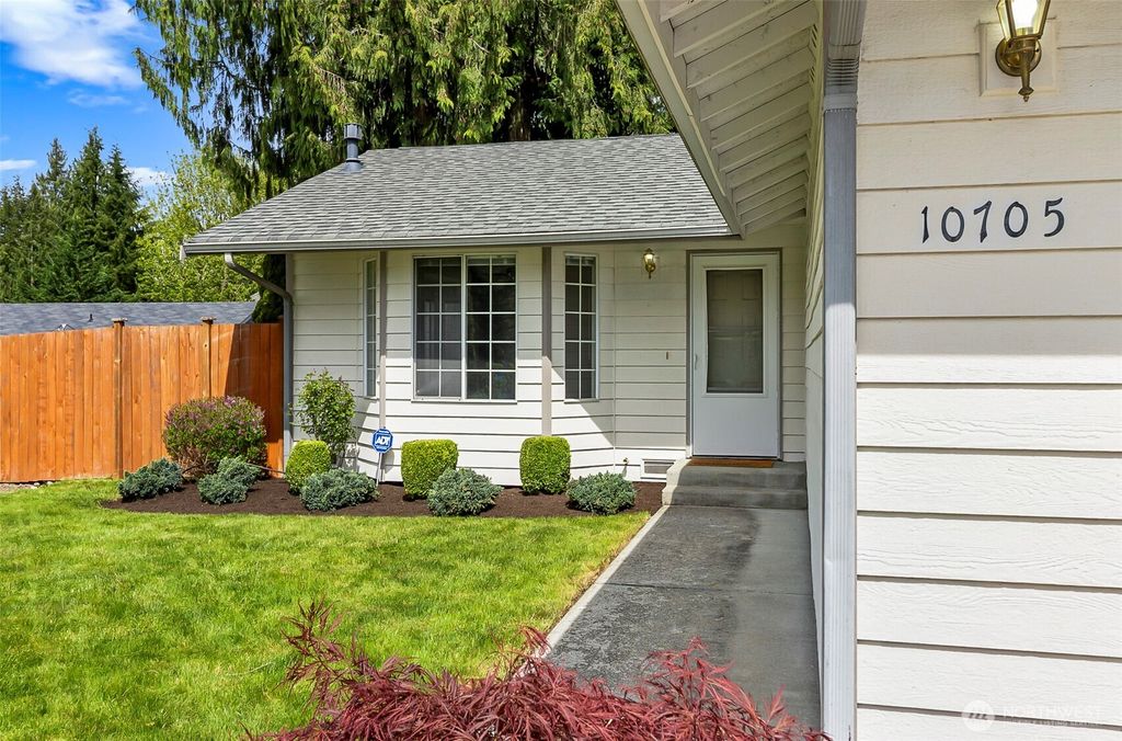 Apartment in Lake Stevens - View 3