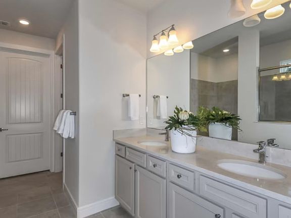 Dual Sinks in Owner s Bathroom