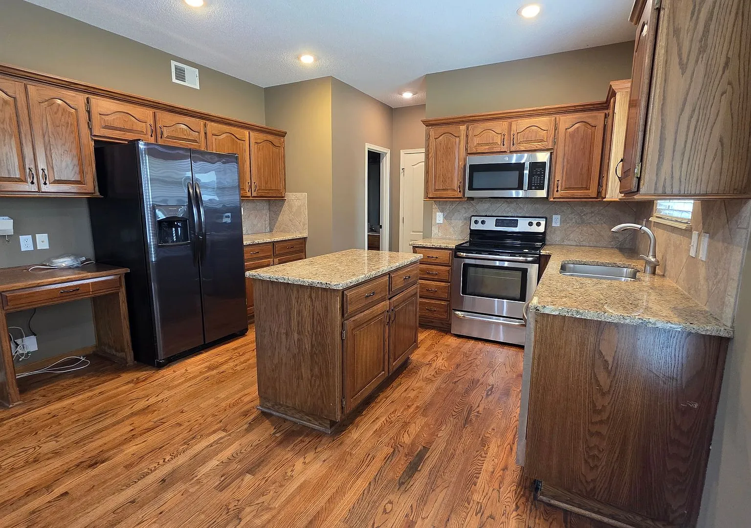 4-Bedroom, 2.5 Bath Single Family for Rent in Overland Park, KS | Attached Garage | Gated backyard — Photo 3