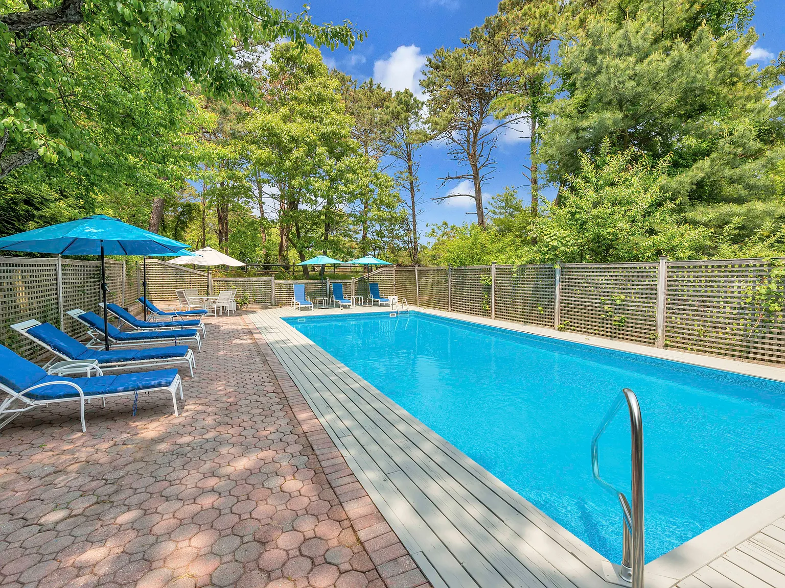Spacious Living Areas, Pool and Hot Tub — Photo 1