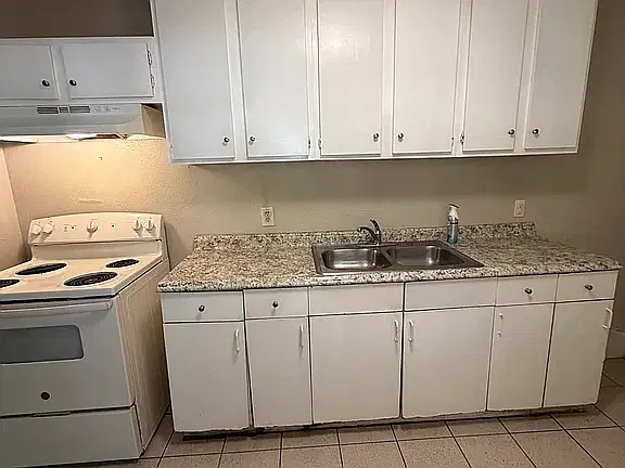 2 bed, 1.0 bath, 741 sqft, $900 — Photo 3