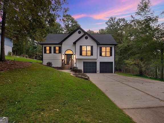 2nd image of 424 S Pine Hill Rd