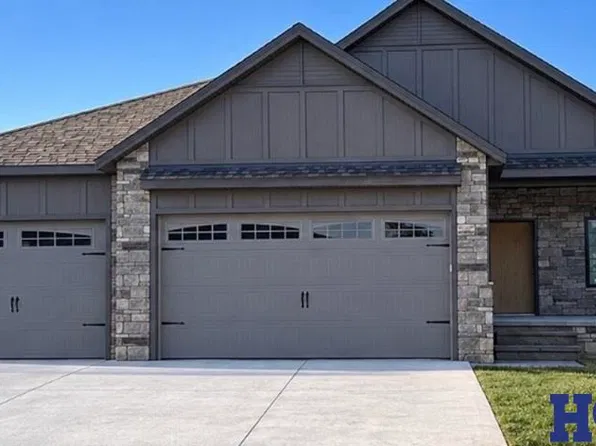 9949 Edgewater Ln, Lincoln, NE 68527