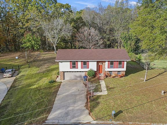 5th image of 404 Holly Dr