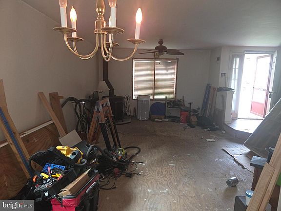 5th image of 20 Pearl Dr