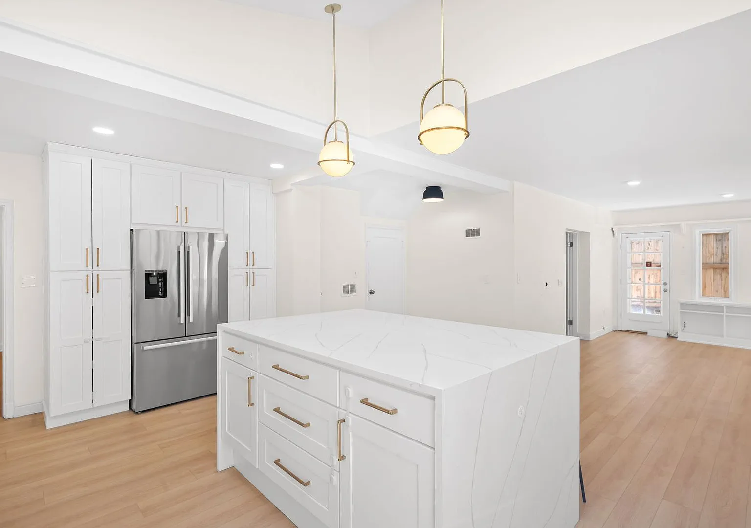 Charming 4BD, 5BA East Denver Home Near 9th & CO — Photo 4