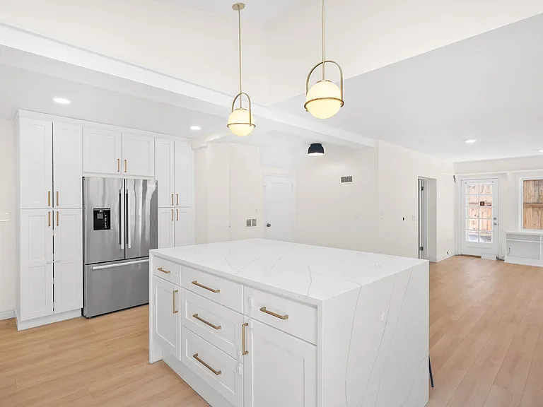 525 Forest St — Photo 4