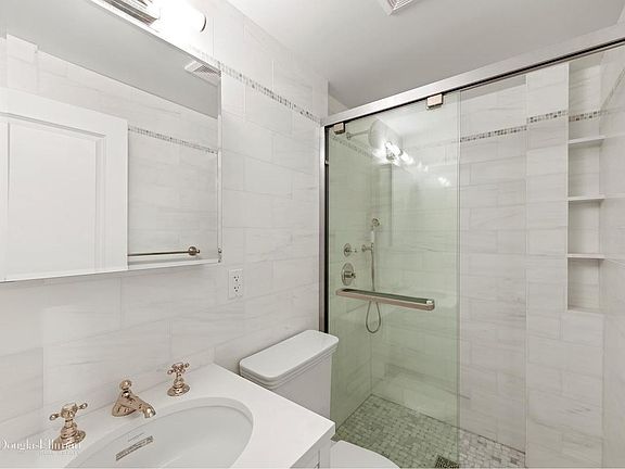 3rd image of 415 W 57th St APT 4E