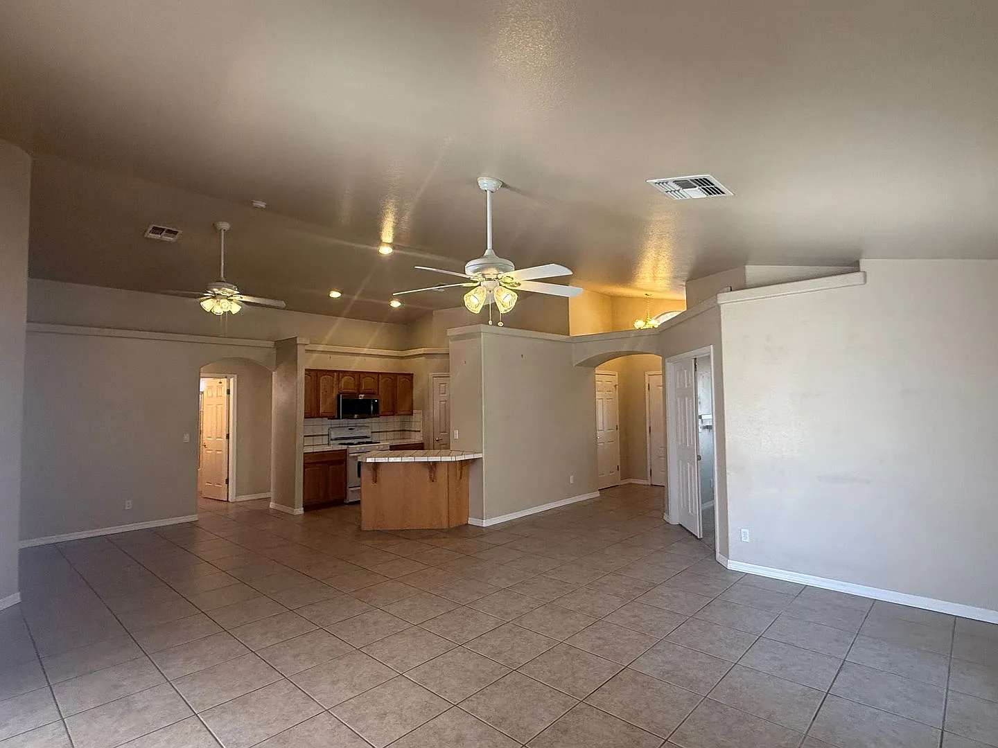 3 Bedroom 2 Bathroom Home — Photo 2
