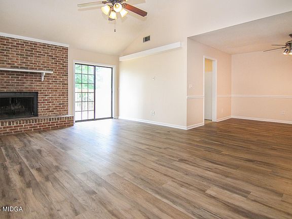 4th image of 302 Countrywood Dr