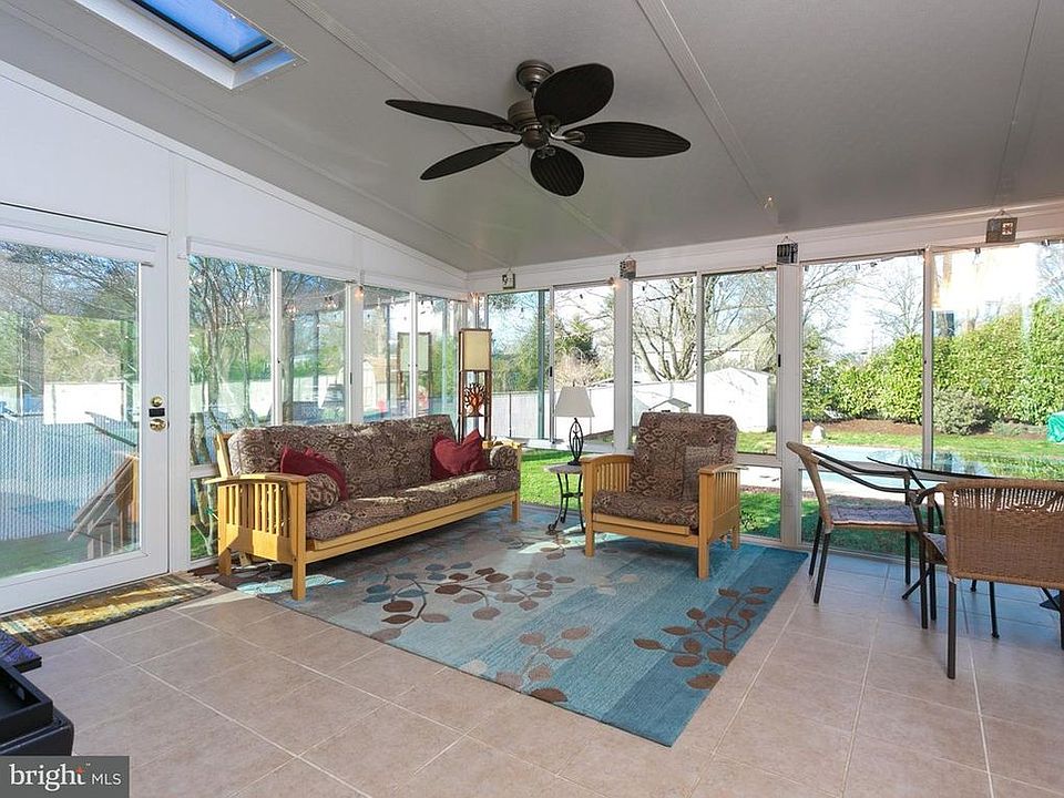 2nd image of 21 Pondview Dr
